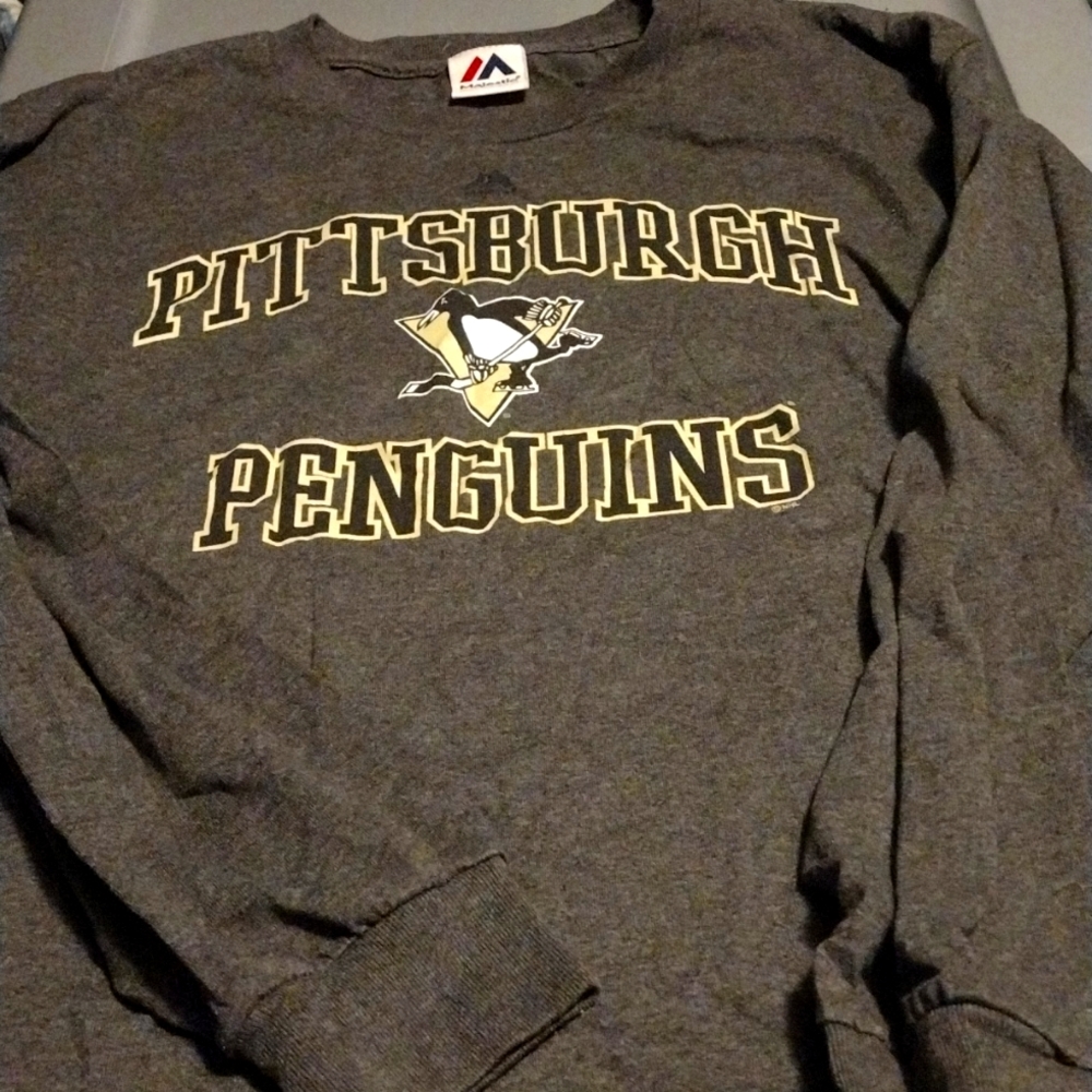*3/$20 Bundle Deal Sale* Vintage Pittsburgh Penguins long sleeve T-shirt Large